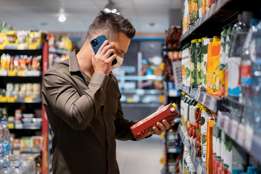 person-shopping-with-face-mask